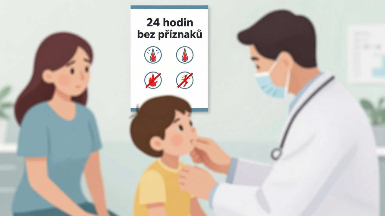 Lékař vyšetřuje dítě v ordinaci, na pozadí plakát s pravidly pro návrat do školky.